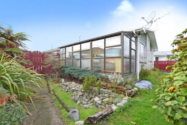 Photo of property in 5 Kentucky Street, Totara Park, Upper Hutt, 5018