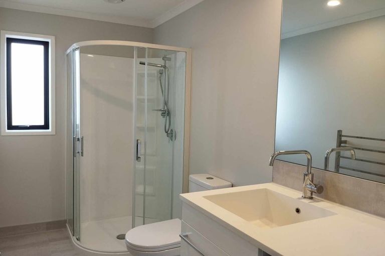 Photo of property in 4 Whakato Avenue, Kumeu, 0810