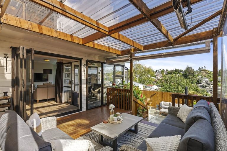 Photo of property in 2/15 Eastwood Rise, Browns Bay, Auckland, 0630