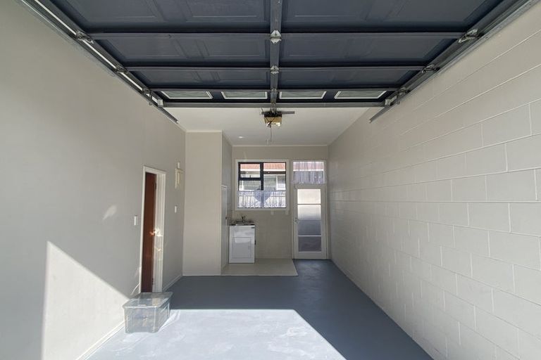 Photo of property in 1/114 Te Atatu Road, Te Atatu South, Auckland, 0610