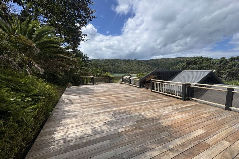 Photo of property in 15 Waiwera Road, Waiwera, Orewa, 0994