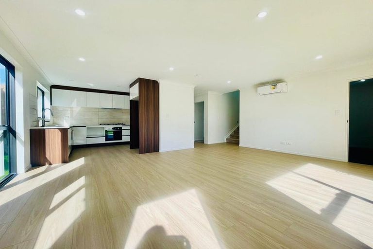 Photo of property in 8c Neems Place, Manurewa, Auckland, 2102