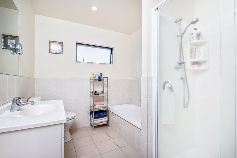 Photo of property in 20/22 Northcross Drive, Oteha, Auckland, 0632