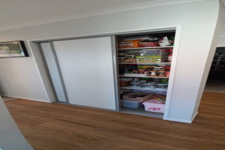 Photo of property in 4 Fernbrook Close, Burswood, Auckland, 2013
