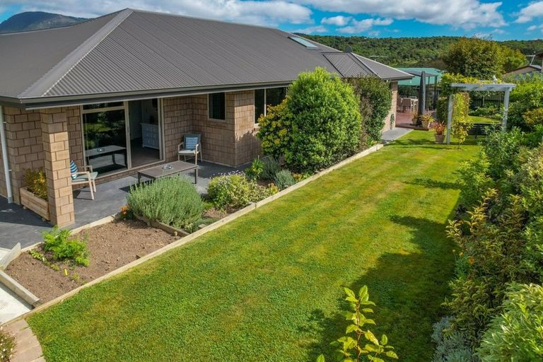Photo of property in 18 Admiralty Place, Waikawa, Picton, 7220