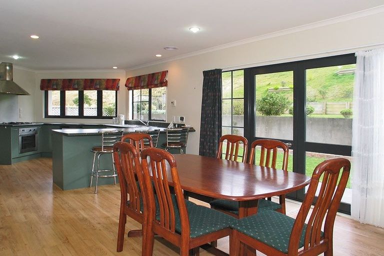 Photo of property in 13 Kilkelly Close, Tawa, Wellington, 5028