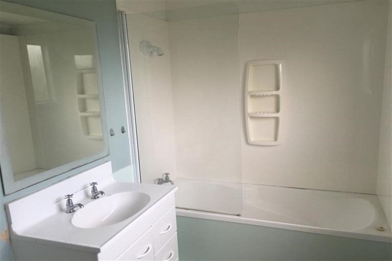 Photo of property in 44 Cedar Heights Avenue, Massey, Auckland, 0614