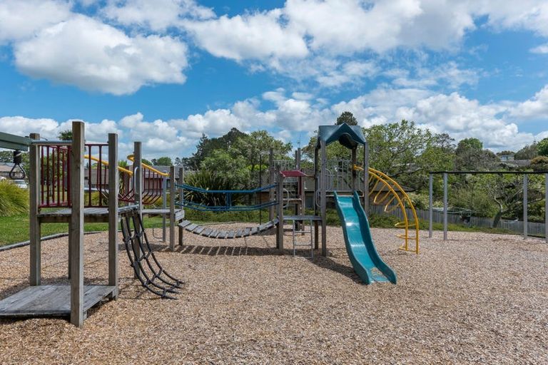 Photo of property in 12 Reybert Place, Massey, Auckland, 0614