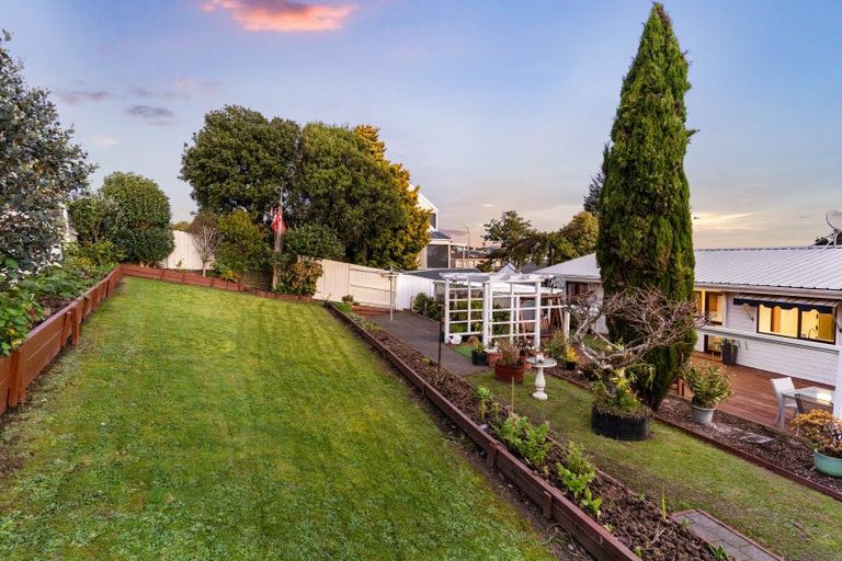 Photo of property in 20 Goodwood Drive, Goodwood Heights, Auckland, 2105
