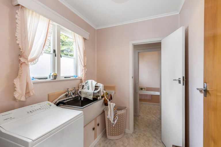 Photo of property in 13 Beaubank Road, Kelston, Auckland, 0602