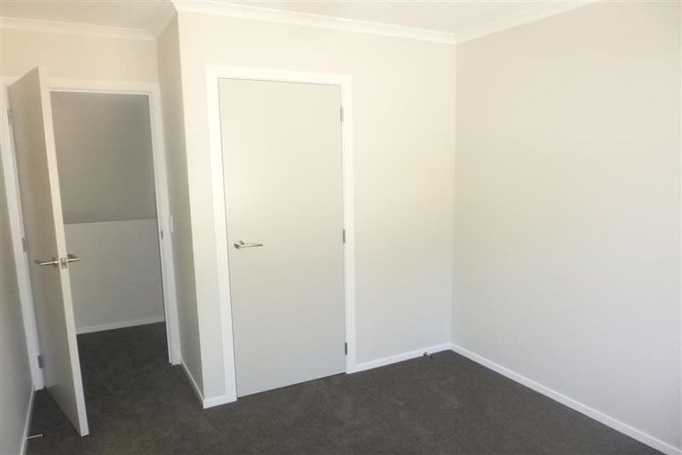 Photo of property in 8/20 Glanmire Road, Newlands, Wellington, 6037