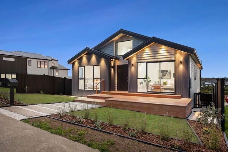 Photo of property in 32 Parkmore Drive, Rosehill, Papakura, 2113
