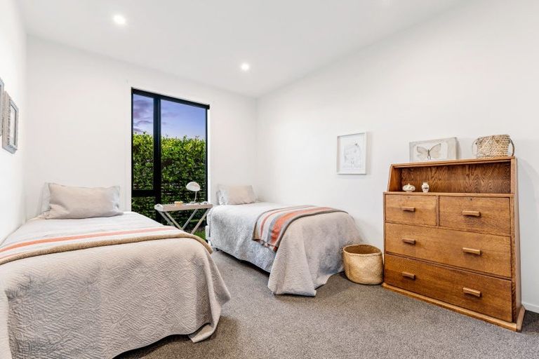 Photo of property in 6 Sandpiper Avenue, Point Wells, 0986