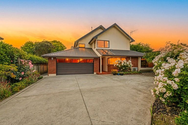 Photo of property in 11 Balcairn Place, Terrace End, Palmerston North, 4410