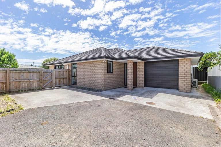 Photo of property in 30 Queenwood Road, Levin, 5510