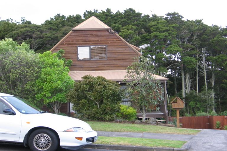 Photo of property in 18 Hakea Place, Totara Heights, Auckland, 2105