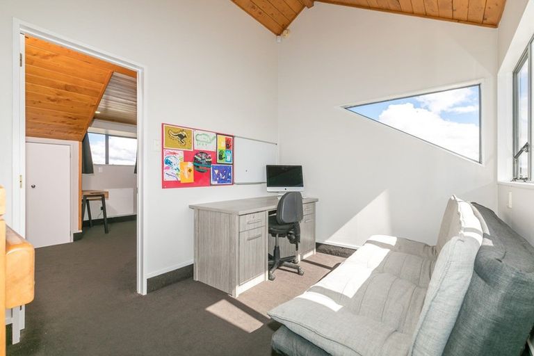 Photo of property in 2 Dallinger Street, St Andrews, Hamilton, 3200