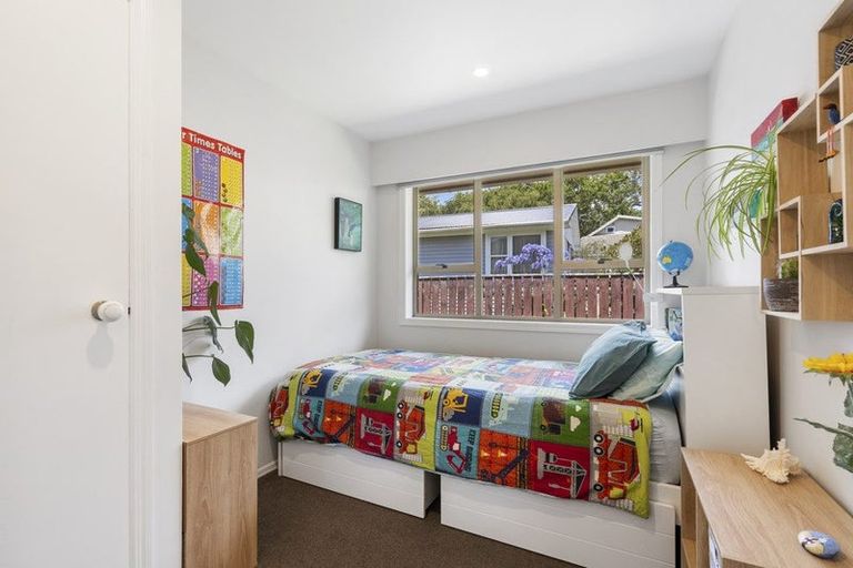 Photo of property in 2/54 Heretaunga Square, Silverstream, Upper Hutt, 5019