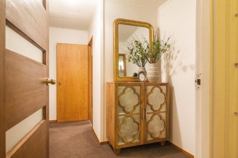 Photo of property in 28 Tomintoul Place, Highland Park, Auckland, 2010