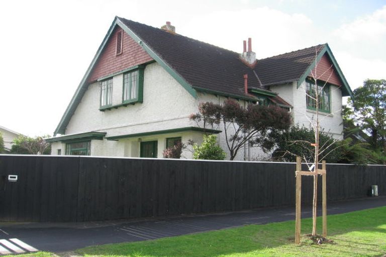 Photo of property in 1 Carlton Avenue, Palmerston North, 4414