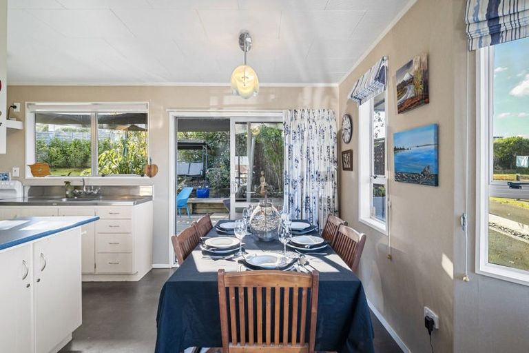 Photo of property in 11a Kinder Street, Acacia Bay, Taupo, 3330