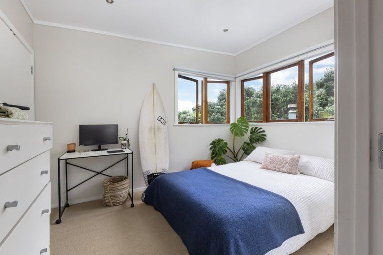 Photo of property in 33 Glenesk Road, Piha, New Lynn, 0772