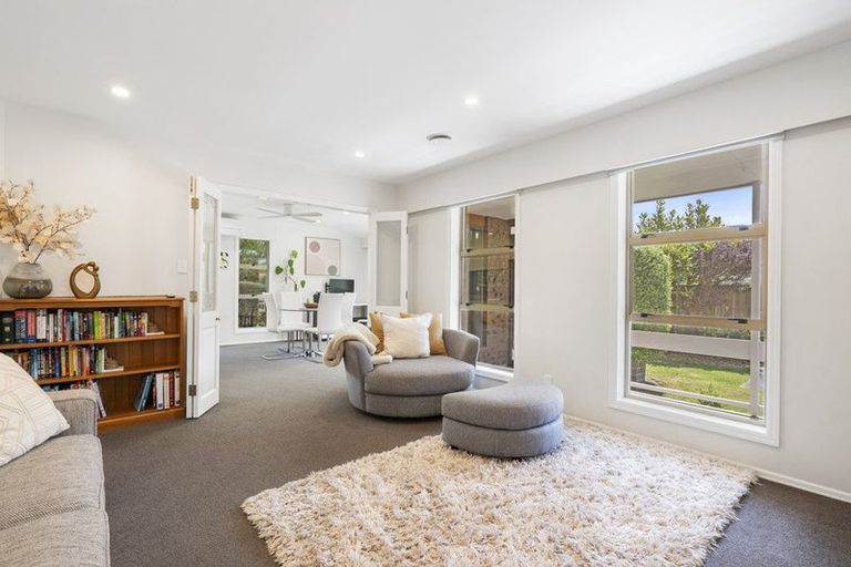 Photo of property in 2/54 Heretaunga Square, Silverstream, Upper Hutt, 5019