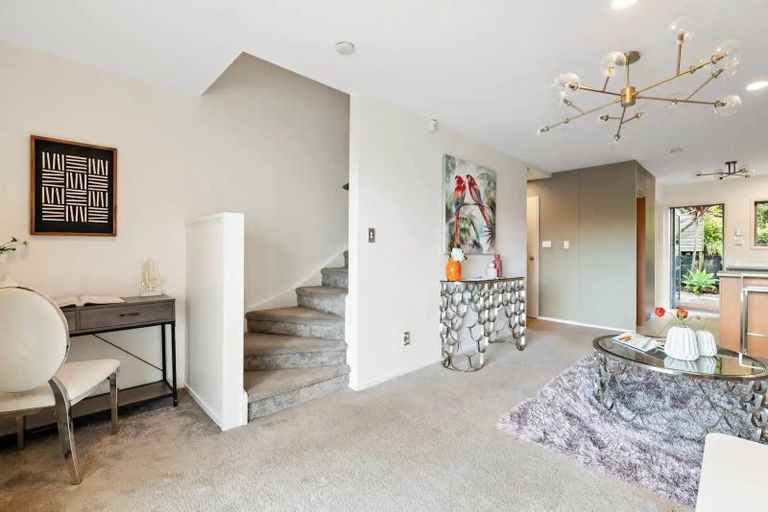 Photo of property in 3/17 Pannill Place, Oteha, Auckland, 0632