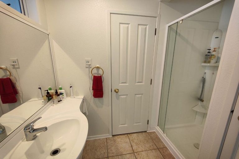 Photo of property in 5a The Esplanade, Eastern Beach, Auckland, 2012