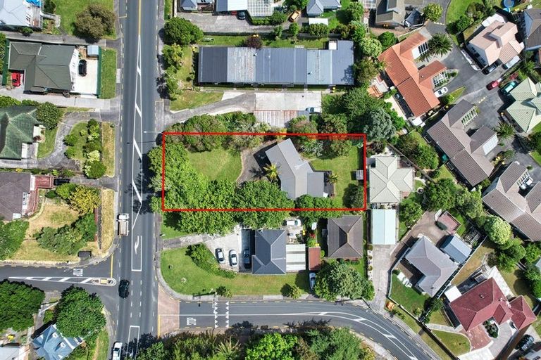 Photo of property in 140 Edmonton Road, Te Atatu South, Auckland, 0610