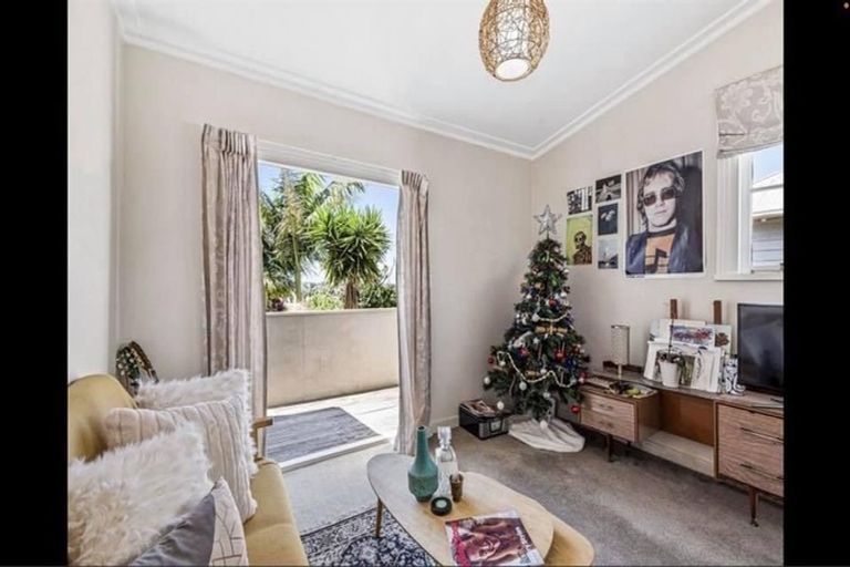 Photo of property in 96 Calliope Road, Stanley Point, Auckland, 0624