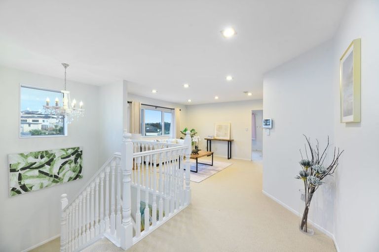 Photo of property in 4 San Casello Rise, Henderson, Auckland, 0612