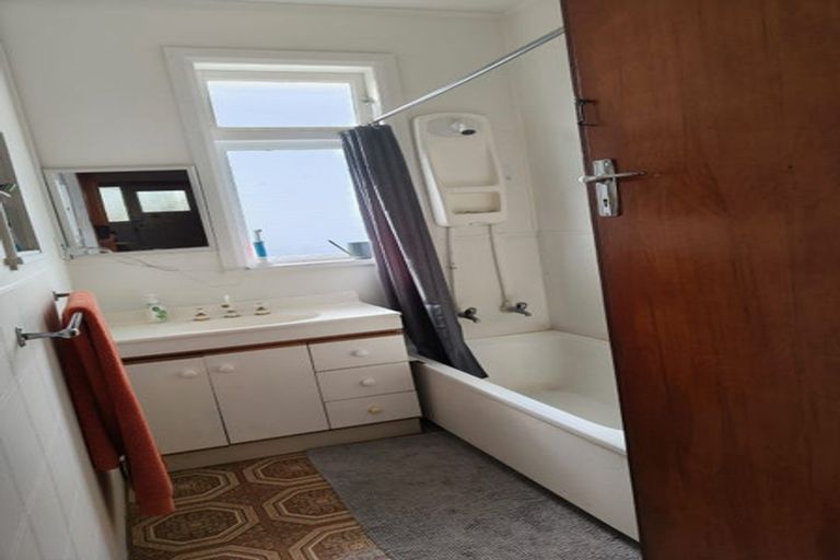 Photo of property in 17 Oku Street, Island Bay, Wellington, 6023