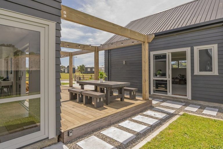 Photo of property in 11 Navigation Drive, Cooks Beach, Whitianga, 3591