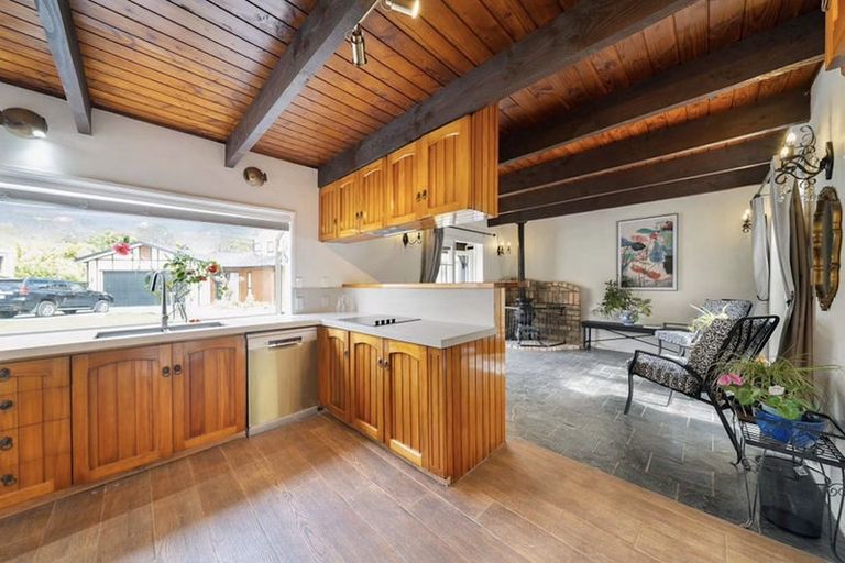 Photo of property in 68a Kaurilands Road, Titirangi, Auckland, 0604