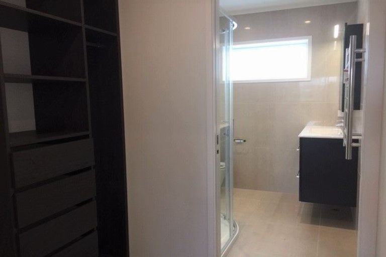 Photo of property in 8 Marina View Drive, West Harbour, Auckland, 0618