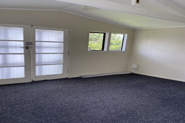 Photo of property in 16 Chester Road, Tawa, Wellington, 5028