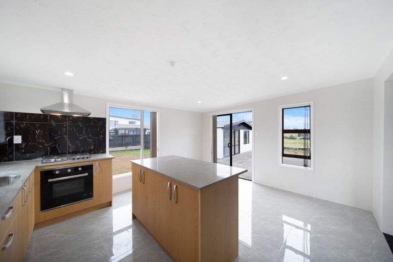 Photo of property in 15 Mayflower Close, Mangere East, Auckland, 2024