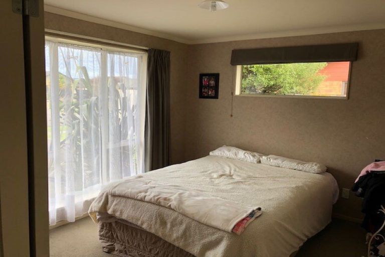 Photo of property in 5 Boston Parade, Kelvin Grove, Palmerston North, 4414