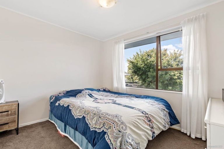 Photo of property in 15 Kayle Glen, West Harbour, Auckland, 0618