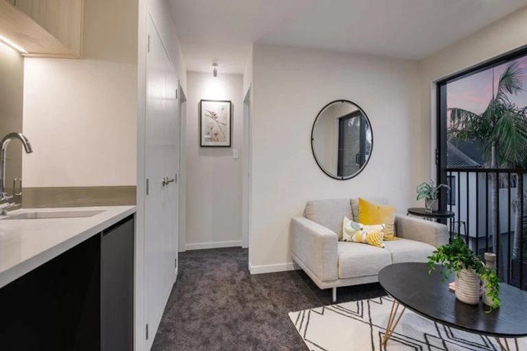 Photo of property in 2/114 Saddleback Rise, Murrays Bay, Auckland, 0630