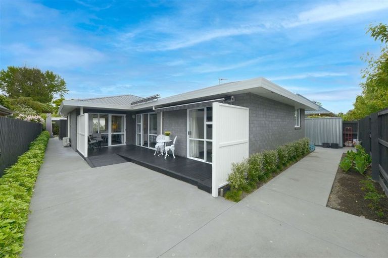 Photo of property in 5b Memorial Avenue, Ilam, Christchurch, 8053
