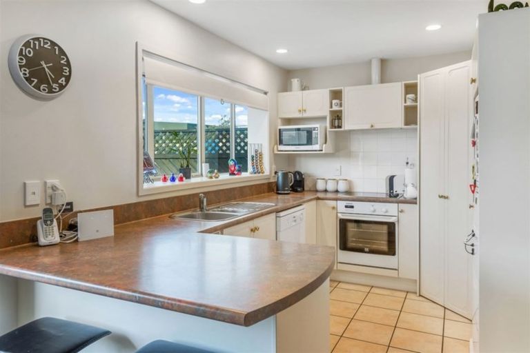 Photo of property in 52 Englefield Road, Northwood, Christchurch, 8051