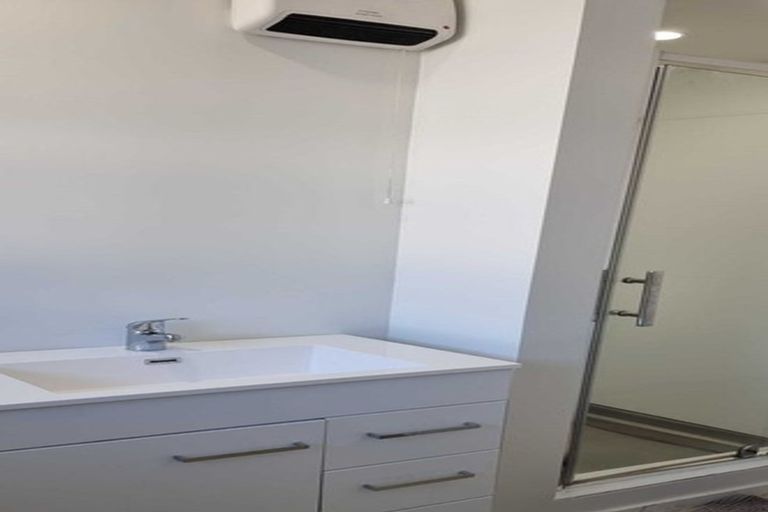 Photo of property in 260 Main North Road, Redwood, Christchurch, 8051