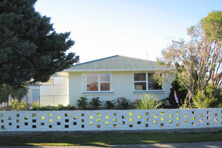 Photo of property in 15 Montague Street, Islington, Christchurch, 8042