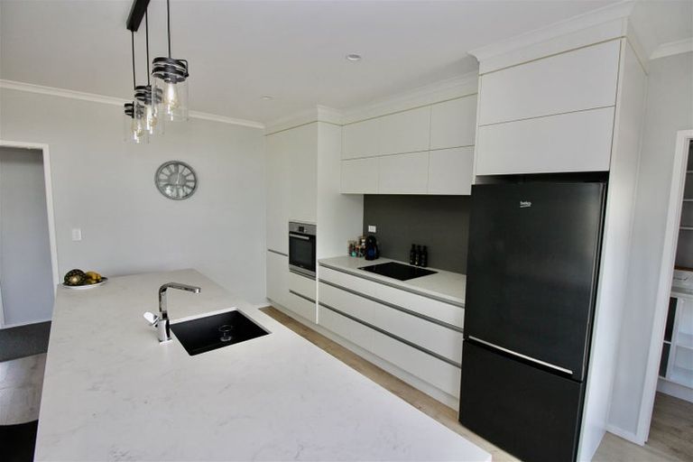 Photo of property in 1 Vanita Drive, Whitianga, 3510