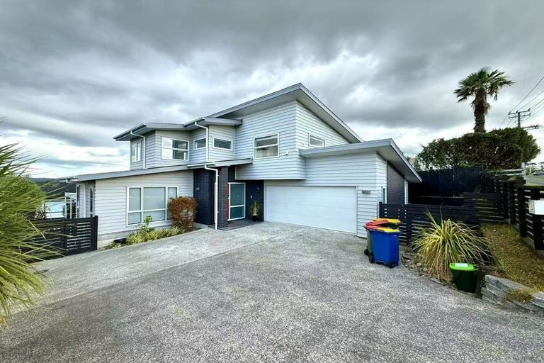 Photo of property in 240 Sturges Road, Henderson, Auckland, 0612