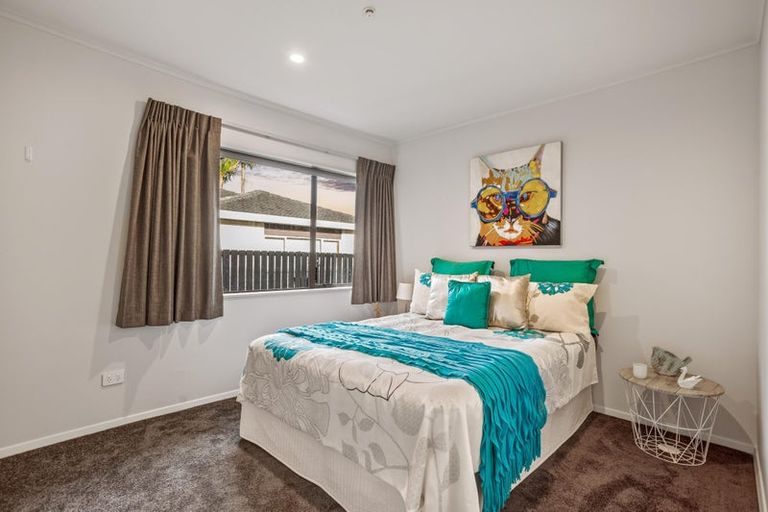 Photo of property in 2/65 Granville Drive, Massey, Auckland, 0614