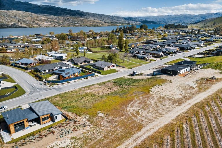 Photo of property in 65 Stratford Drive, Mount Pisa, Cromwell, 9383