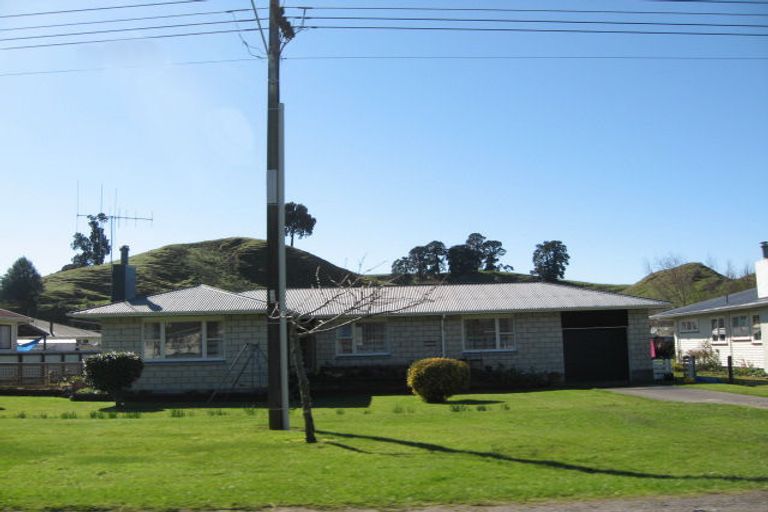 Photo of property in 18 Ongo Road, Hunterville, 4730